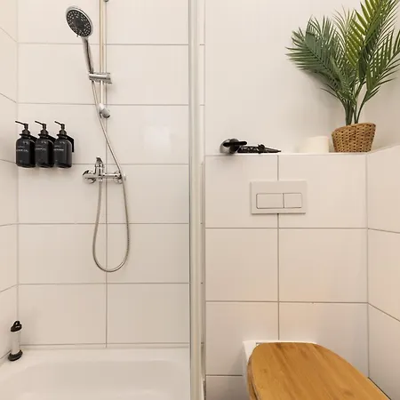 Apartments アパート